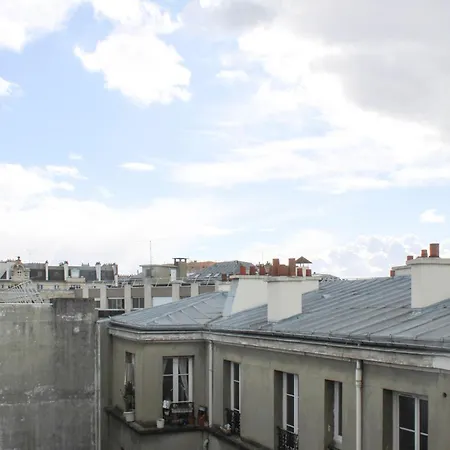 Апартаменты Spacious Duplex Near Bastille Париж