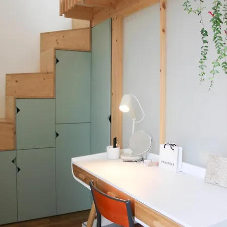 Spacious Duplex Near Bastille Париж