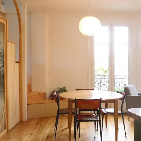 Spacious Duplex Near Bastille