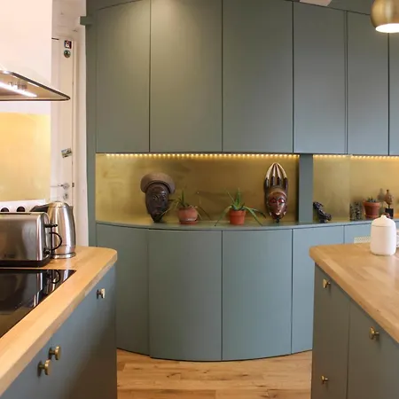 Апартаменты Spacious Duplex Near Bastille Париж